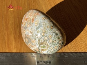 Palm stone, 6.2x5.1x4.3cm, 183g