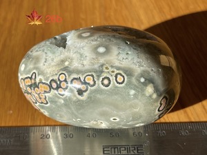 Polished cobble/Large palm stone, 4.4x5.1x6.9cm, 196g